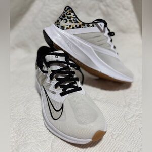 Nike Womens Quest 3 Premium Leopard Cheetah Running Shoes Sneakers Size 7.5